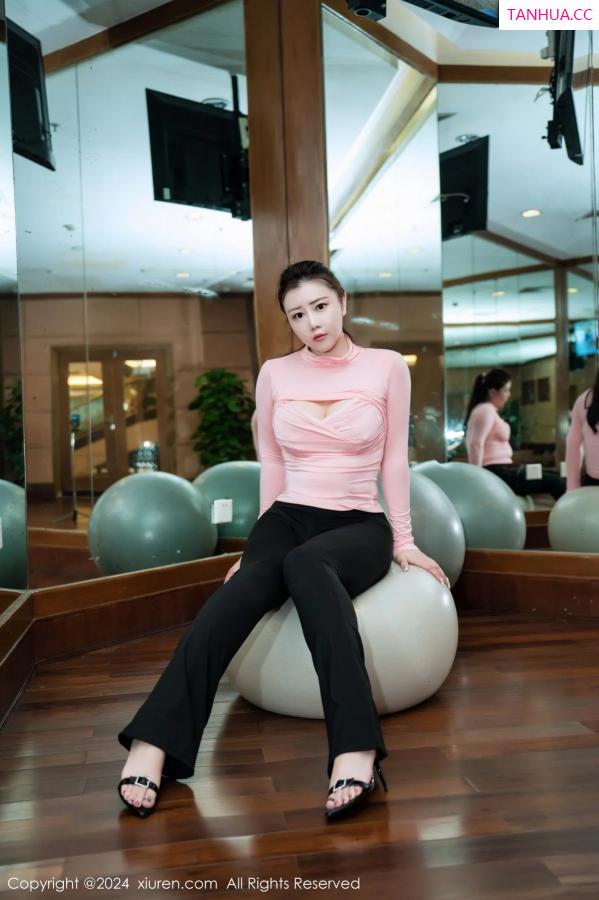 王格 王婉悠 [XiuRen]高清写真图 2024.01.11 No.7943 王婉悠Queen 丰腴美臀第33张图片